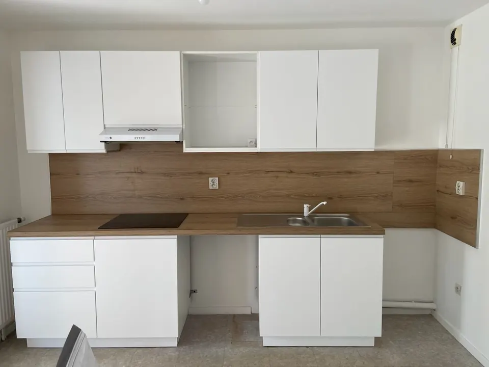 Cuisine blanche pour appartement — vue 2 sur 2