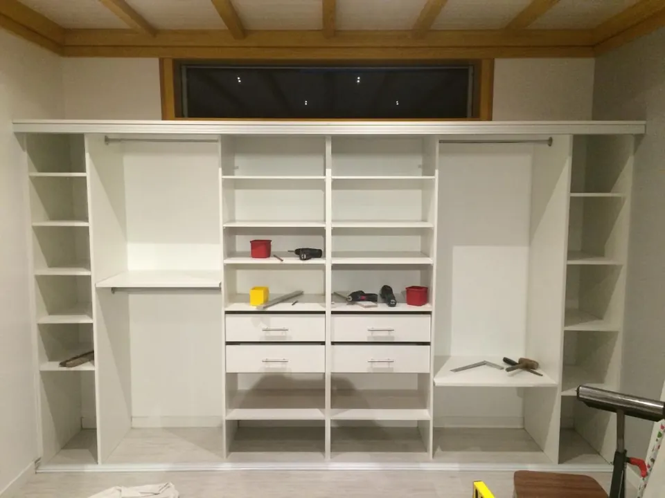 Dressing sur mesure à portes coulissantes — vue 2 sur 3